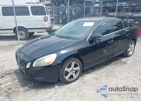 2013 Volvo S60 T5 Platinum z USA, uszkodzony, nr VIN YV1612FH1D2172607